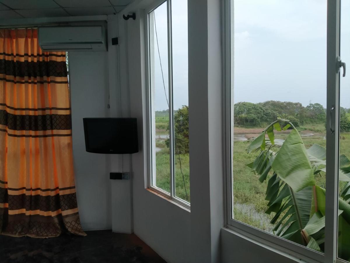 Qiqi Airport Villa คาตุนายากา ภายนอก รูปภาพ